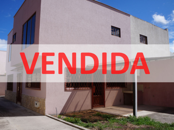 CASA GRANDE EN RICAURTE TRES HABITACIONES DOS GARAJES