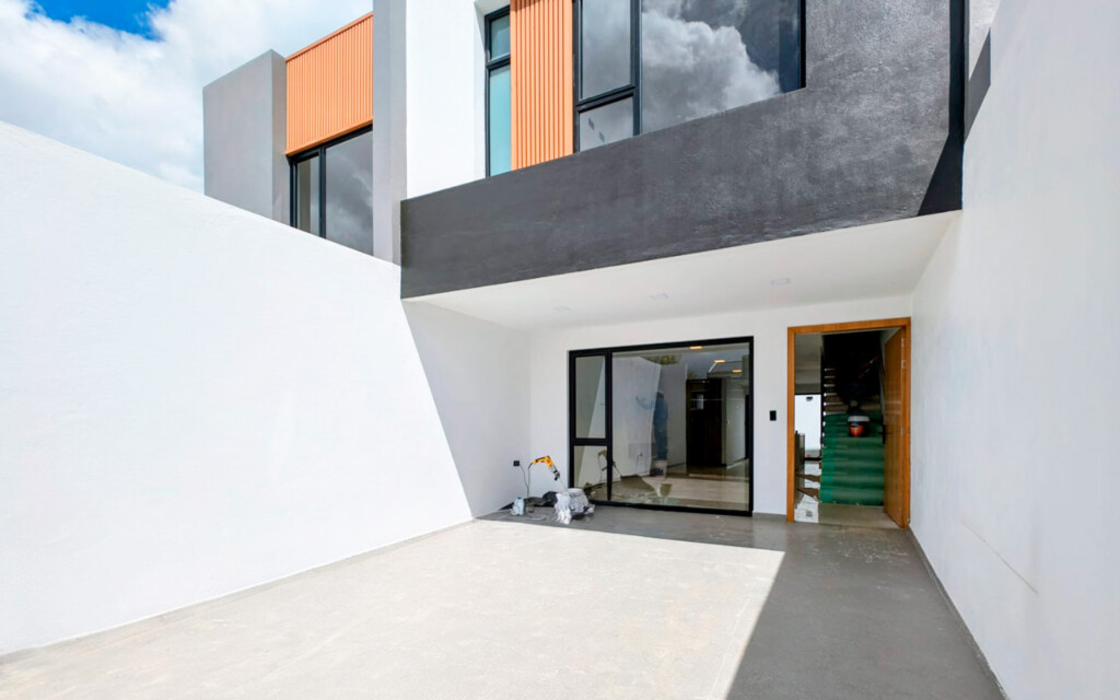 CASA MODERNA Y ELEGANTE EN MISICATA CON ESPACIO VERDE