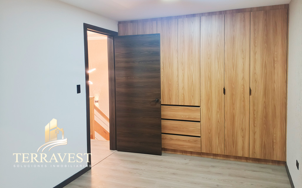 CASA ELEGANTE GRANDE EN RICAURTE POR EL SUDAMERICANO