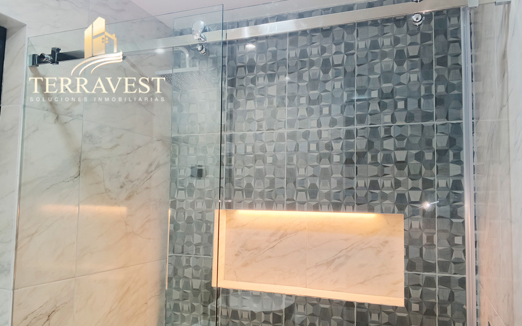 CASA ELEGANTE GRANDE EN RICAURTE POR EL SUDAMERICANO