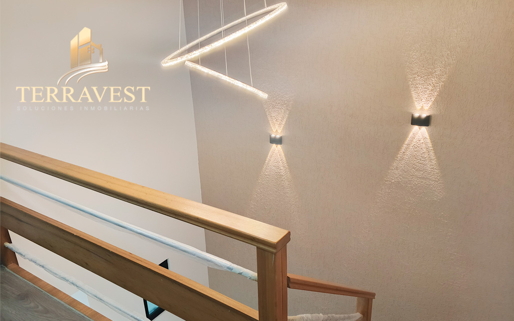 CASA ELEGANTE GRANDE EN RICAURTE POR EL SUDAMERICANO