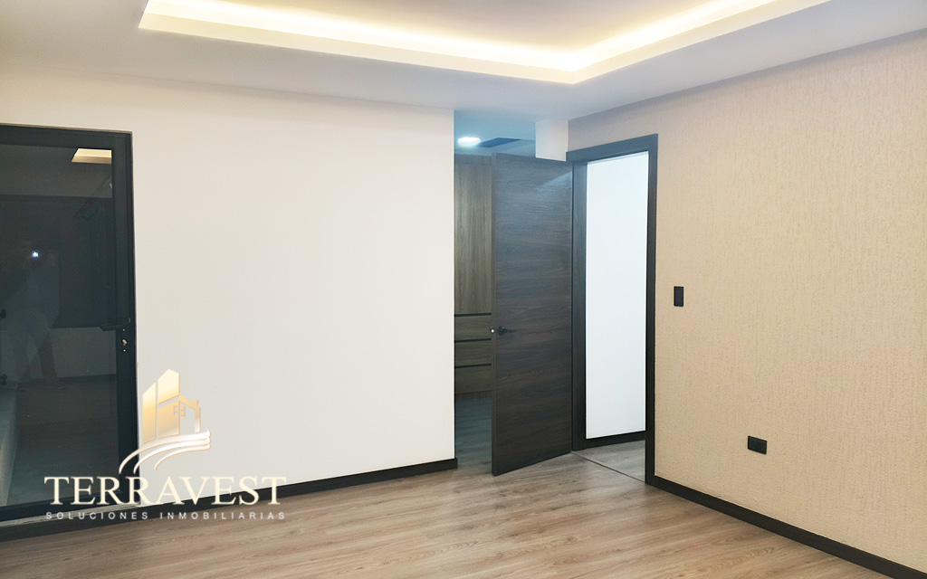 CASA ELEGANTE GRANDE EN RICAURTE POR EL SUDAMERICANO