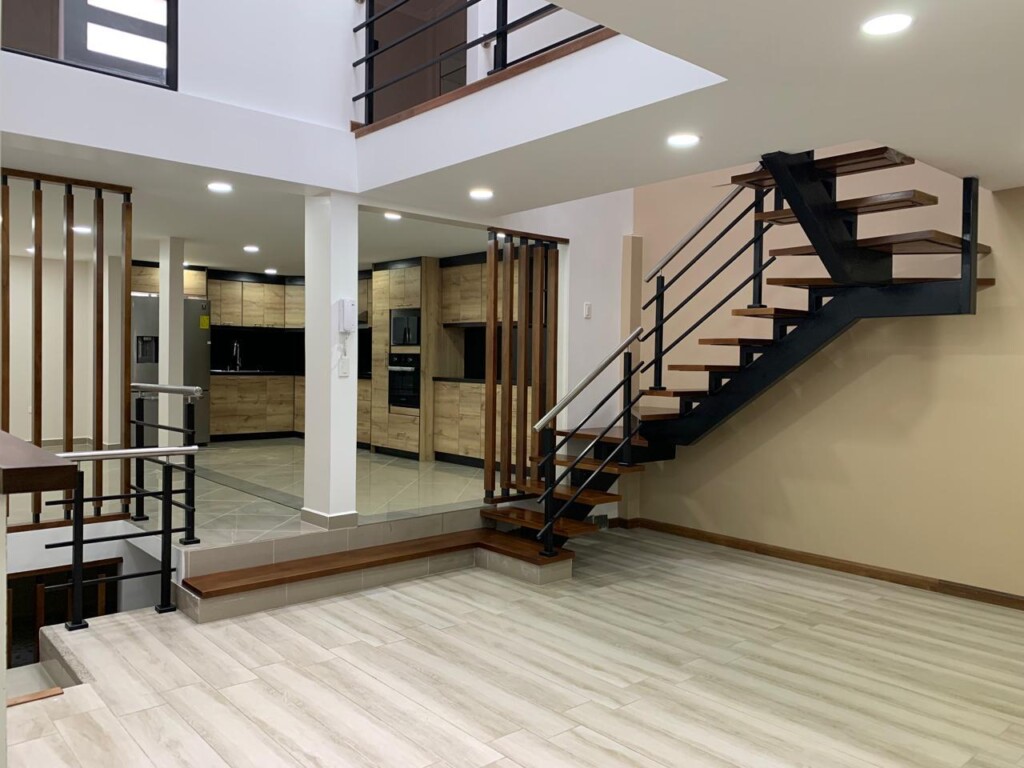 CASA EN VENTA EN BAÑOS SECTOR HUIZHIL