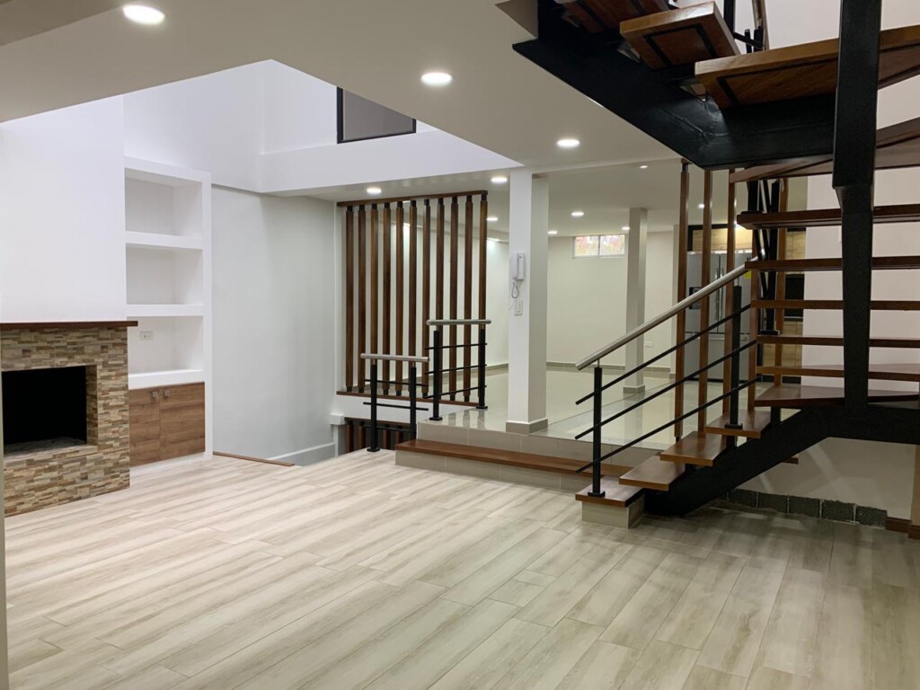 CASA EN VENTA EN BAÑOS SECTOR HUIZHIL