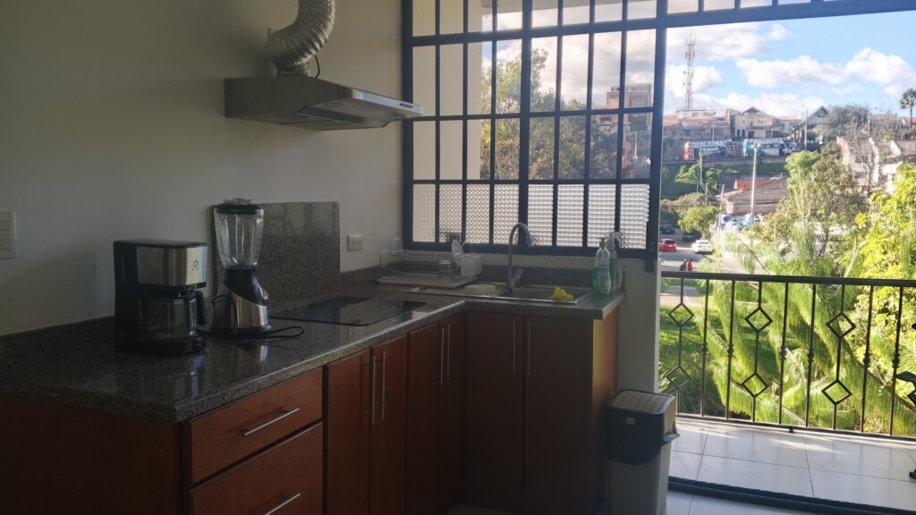 SE RENTA DEPARTAMENTO CON VISTA AL RIO EN CUENCA