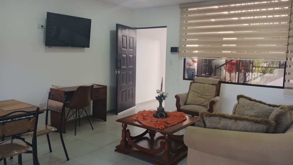 SE RENTA DEPARTAMENTO CON VISTA AL RIO EN CUENCA