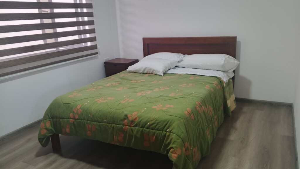 SE RENTA DEPARTAMENTO CON VISTA AL RIO EN CUENCA