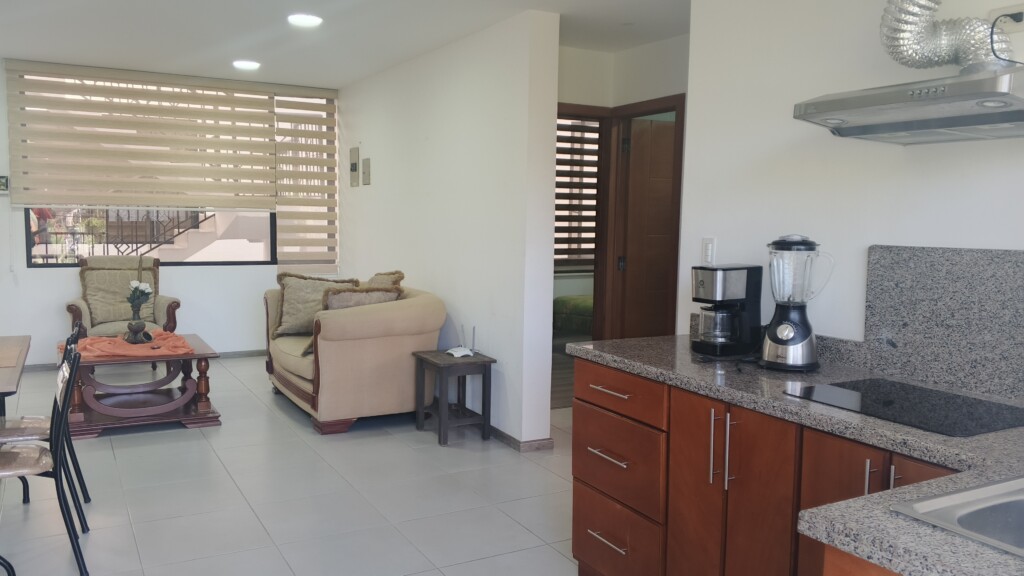 SE RENTA DEPARTAMENTO CON VISTA AL RIO EN CUENCA