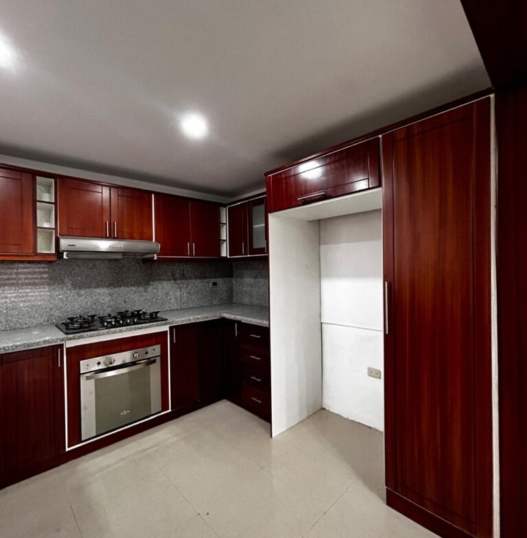 CASA USADA EN VENTA EN CONDOMINIO EN CUENCA