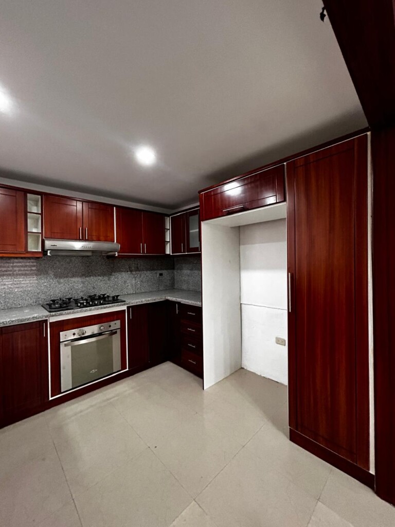 CASA USADA EN VENTA EN CONDOMINIO EN CUENCA CASA USADA EN VENTA EN CONDOMINIO EN CUENCA