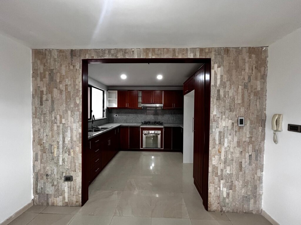 CASA USADA EN VENTA EN CONDOMINIO EN CUENCA