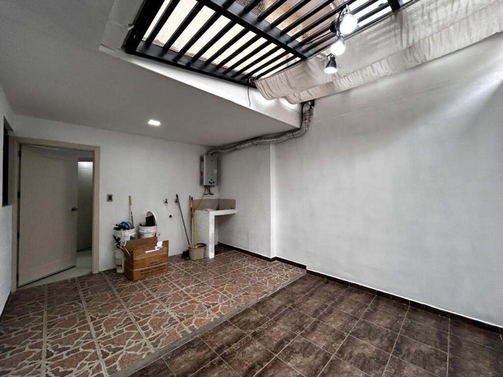 CASA USADA EN VENTA EN CONDOMINIO EN CUENCA