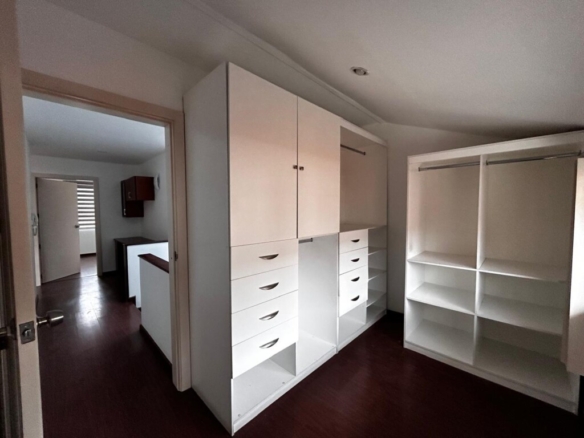 CASA USADA EN VENTA EN CONDOMINIO EN CUENCA