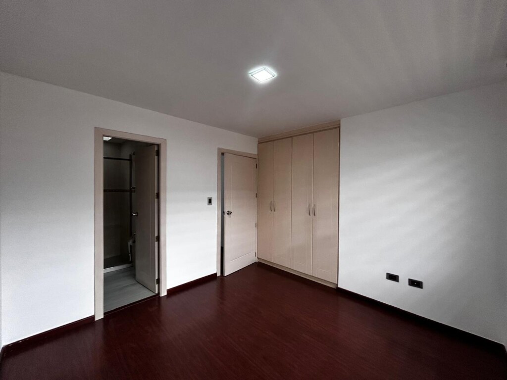 CASA USADA EN VENTA EN CONDOMINIO EN CUENCA