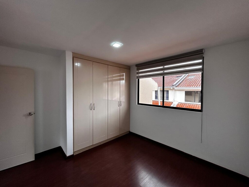 CASA USADA EN VENTA EN CONDOMINIO EN CUENCA