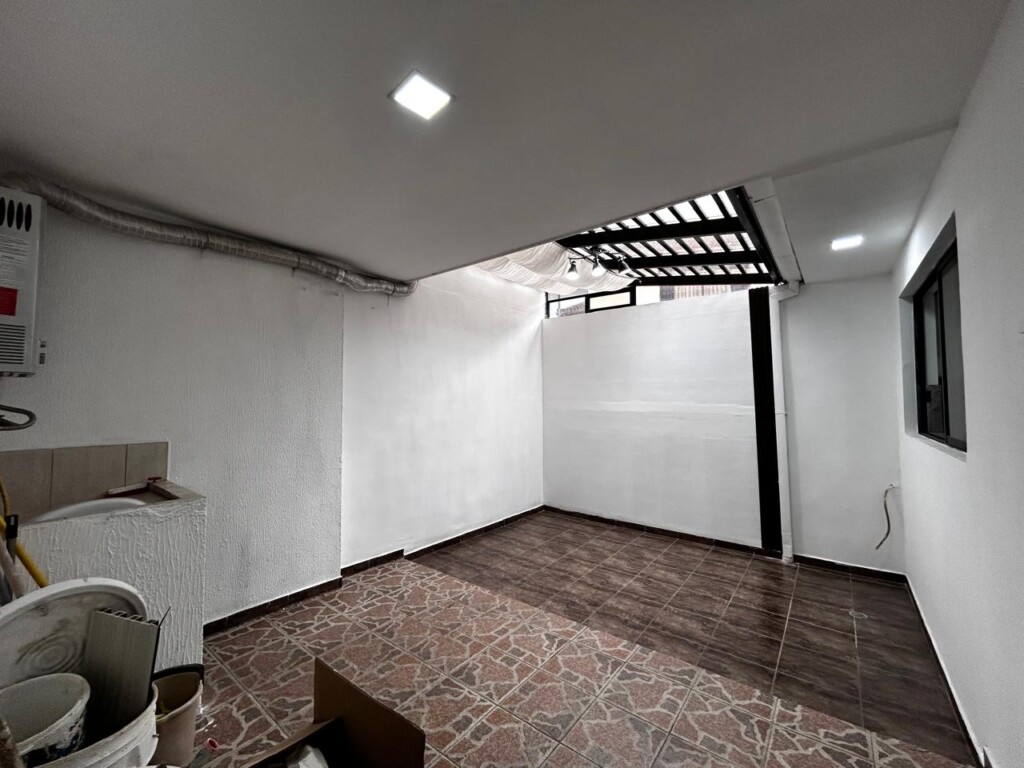 CASA USADA EN VENTA EN CONDOMINIO EN CUENCA