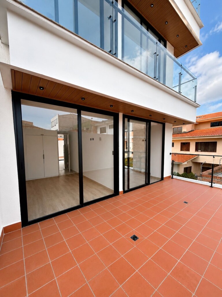 DEPARTAMENTO POR ESTRENAR EN CUENCA EN ZONA SEGURA