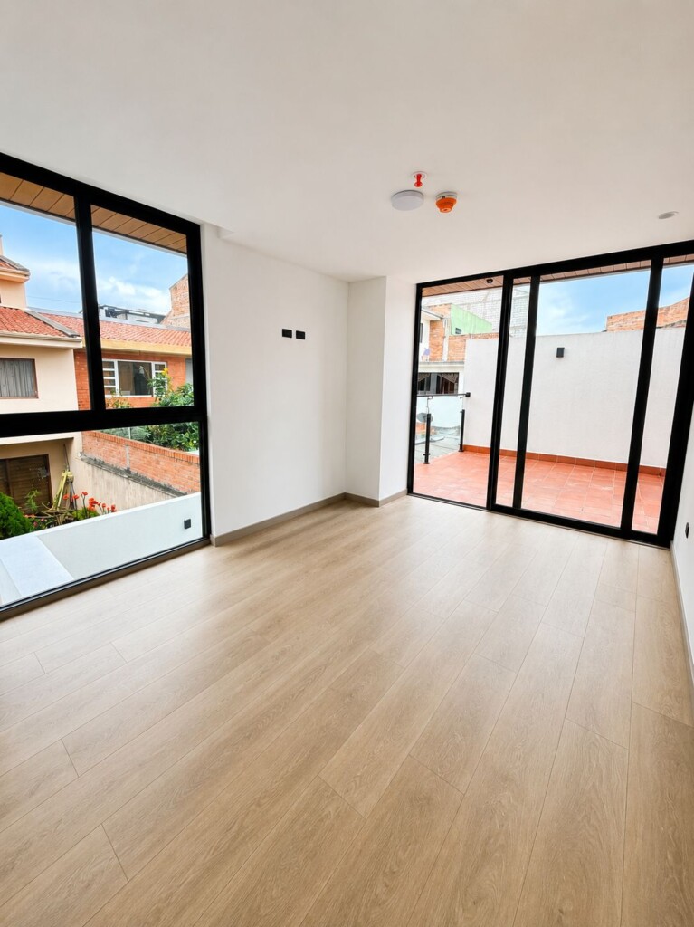 DEPARTAMENTO POR ESTRENAR EN CUENCA EN ZONA SEGURA
