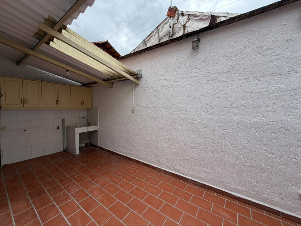 CASA EN VENTA EN EL SECTOR LA ROMA CON BAÑO EN LA PRIMERA PLANTA
