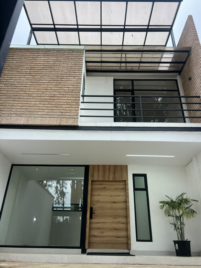 CASA DE VENTA EN LA KENNEDY CUENCA