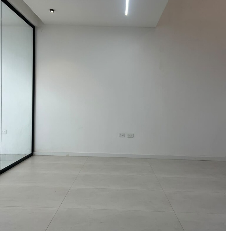 CASA GRANDE DE VENTA EN CUENCA FUERA DE CONDOMINIO