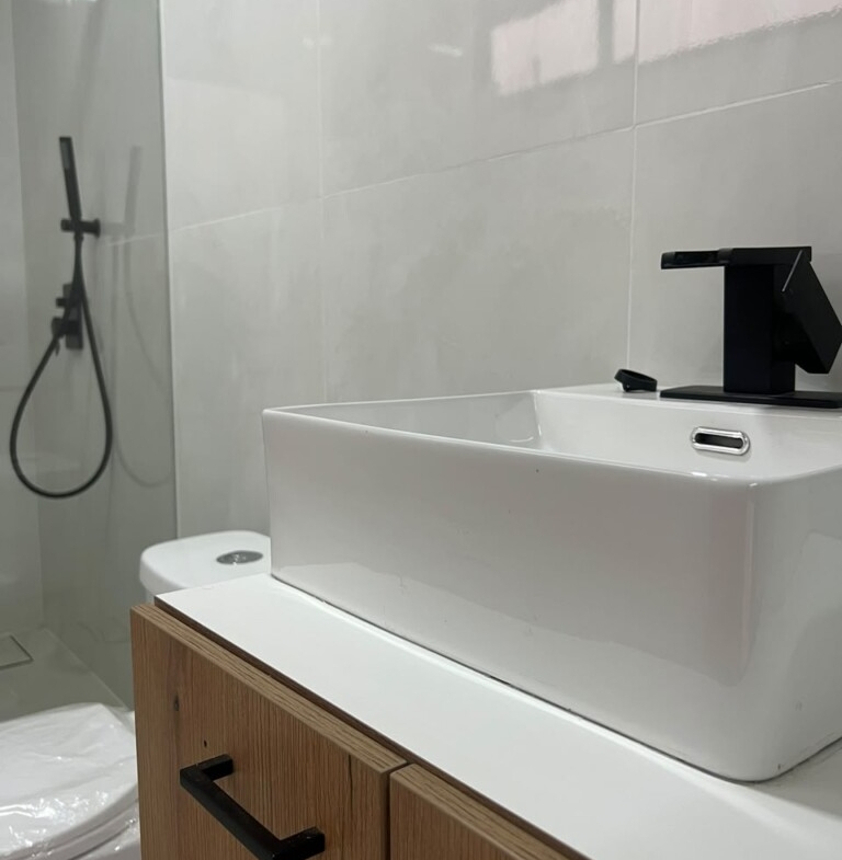 CASA GRANDE DE VENTA EN CUENCA FUERA DE CONDOMINIO