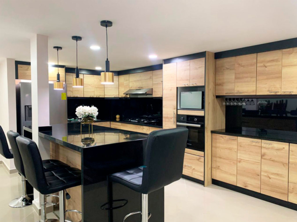 CASA EN VENTA EN BAÑOS SECTOR HUIZHIL