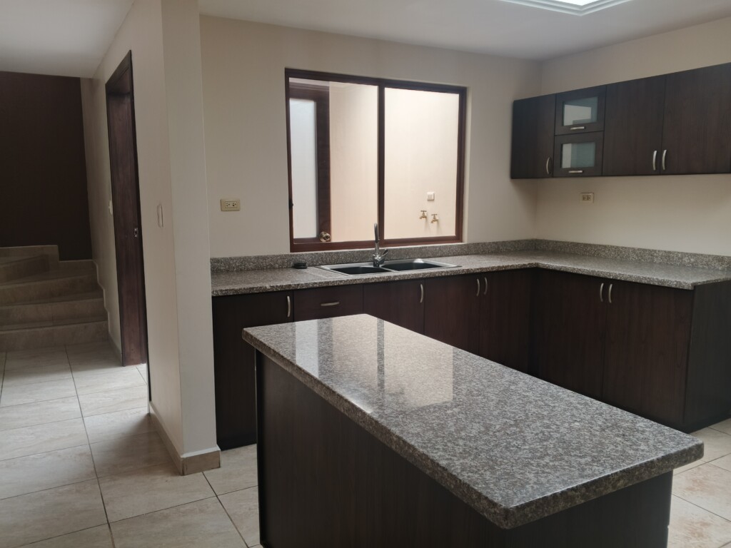 CASA USADA EN RICAURTE