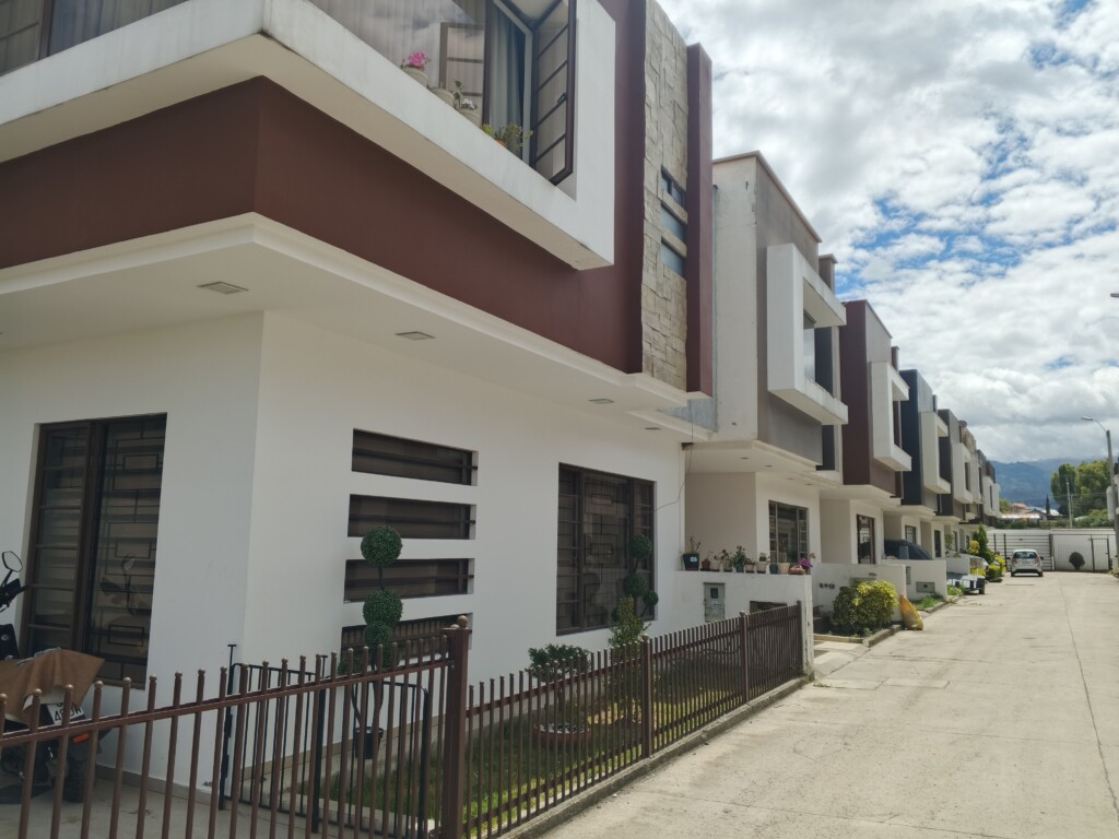 CASA USADA EN RICAURTE