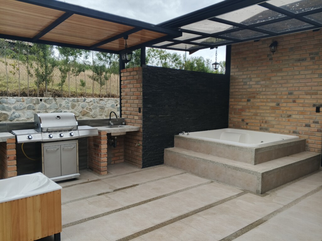 CASA EN DELEG – HERMOSA PROPIEDAD CASA EN DELEG - HERMOSA PROPIEDAD
