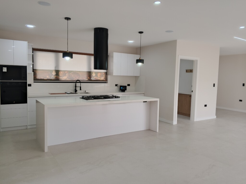 CASA EN DELEG – HERMOSA PROPIEDAD CASA EN DELEG - HERMOSA PROPIEDAD