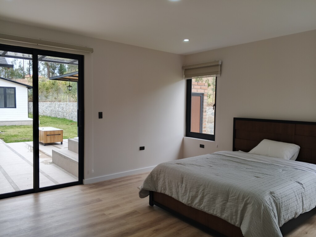 CASA EN DELEG – HERMOSA PROPIEDAD CASA EN DELEG - HERMOSA PROPIEDAD