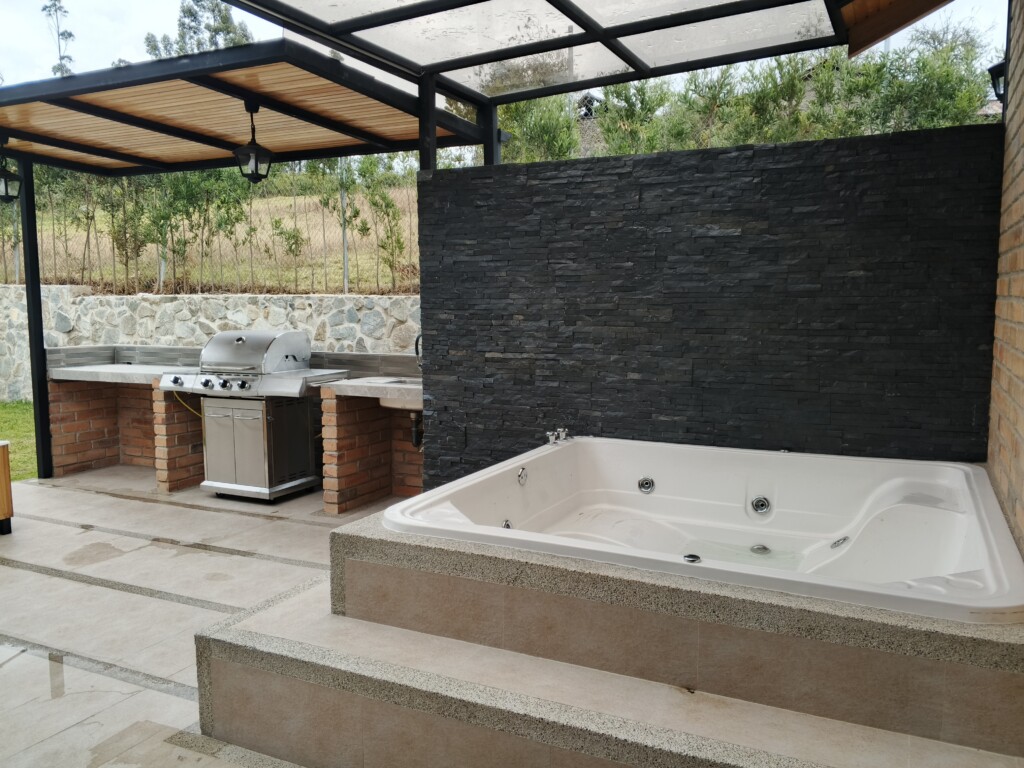 CASA EN DELEG – HERMOSA PROPIEDAD CASA EN DELEG - HERMOSA PROPIEDAD
