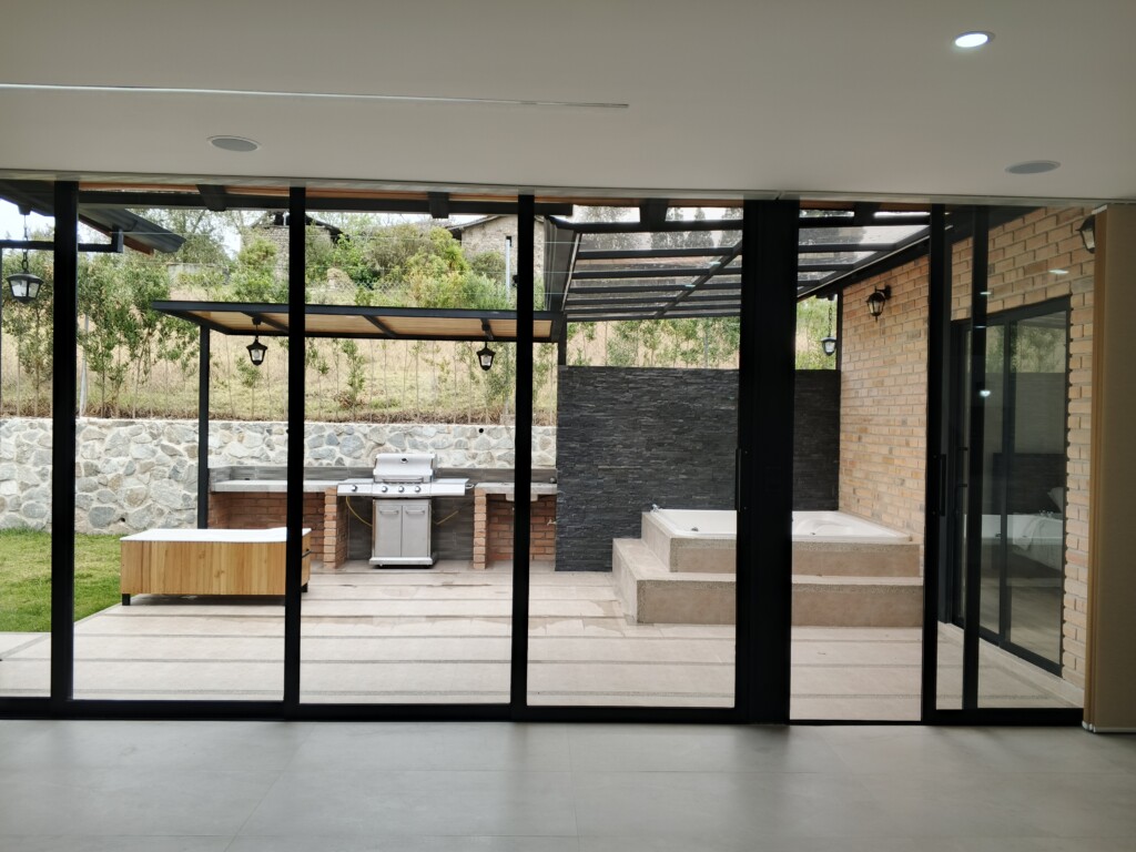 CASA EN DELEG – HERMOSA PROPIEDAD CASA EN DELEG - HERMOSA PROPIEDAD