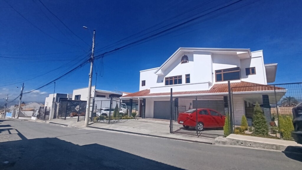 CASA RENTERA EN RICAURTE CON TERRENO CASA RENTERA EN RICAURTE CON TERRENO