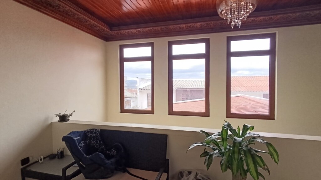 CASA RENTERA EN RICAURTE CON TERRENO CASA RENTERA EN RICAURTE CON TERRENO