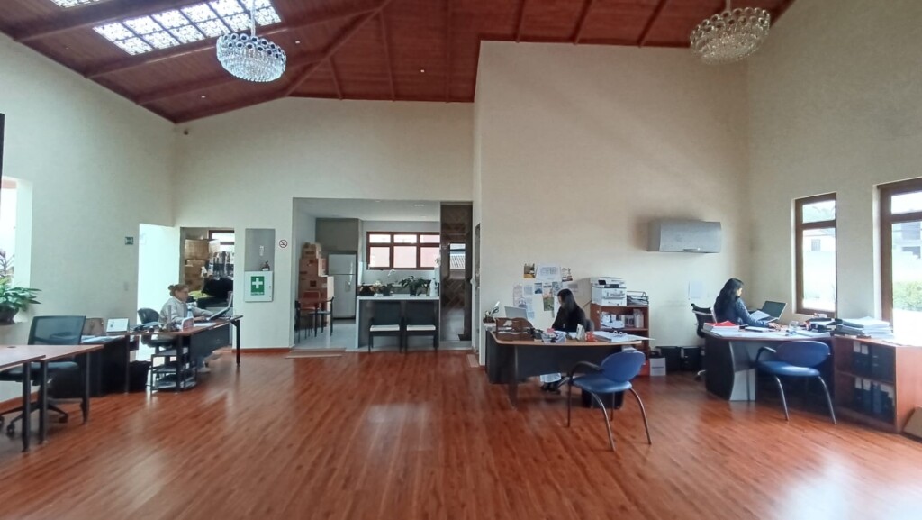 CASA RENTERA EN RICAURTE CON TERRENO CASA RENTERA EN RICAURTE CON TERRENO