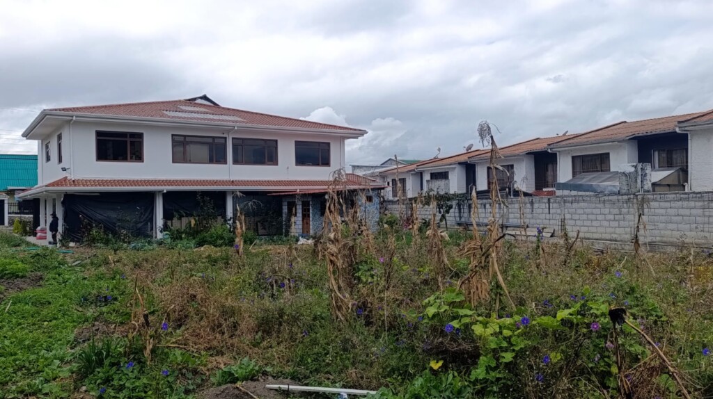 CASA RENTERA EN RICAURTE CON TERRENO CASA RENTERA EN RICAURTE CON TERRENO