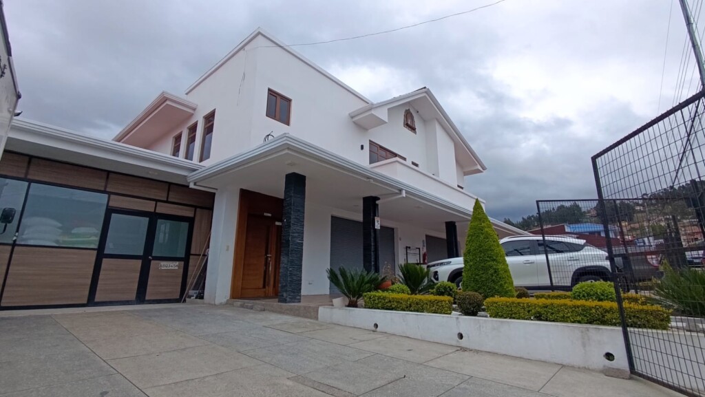 CASA RENTERA EN RICAURTE CON TERRENO