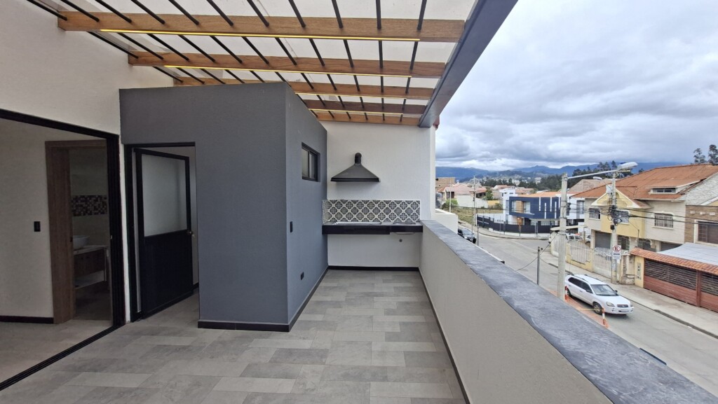 CASA DE LUJO EN RICAURTE - CUENCA