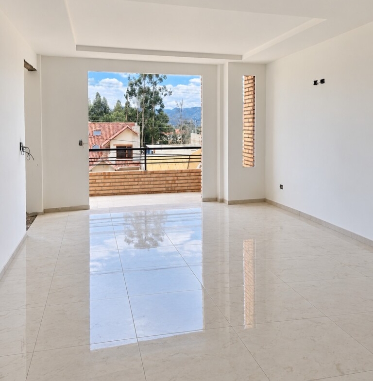 CASA RENTERA EN RICAURTE - TRES DEPARTAMENTOS
