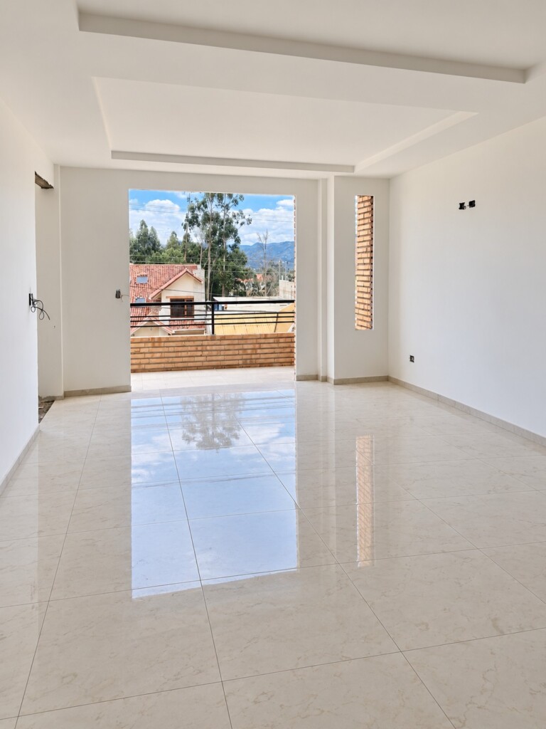 CASA RENTERA EN RICAURTE - TRES DEPARTAMENTOS