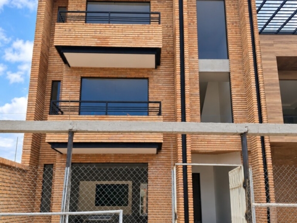 CASA RENTERA EN RICAURTE - TRES DEPARTAMENTOS
