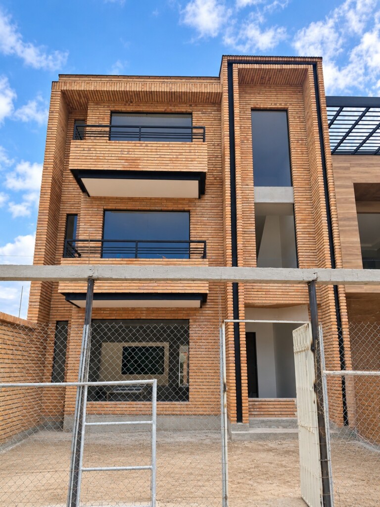 CASA RENTERA EN RICAURTE - TRES DEPARTAMENTOS